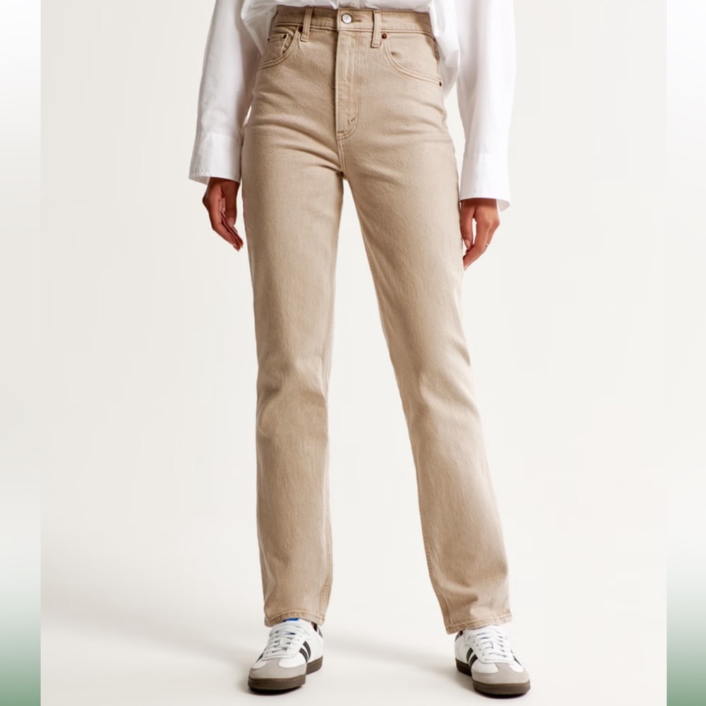 Brand New!
Abercrombie Women's Ultra High Rise 90s Straight Jean
Tan
Long
